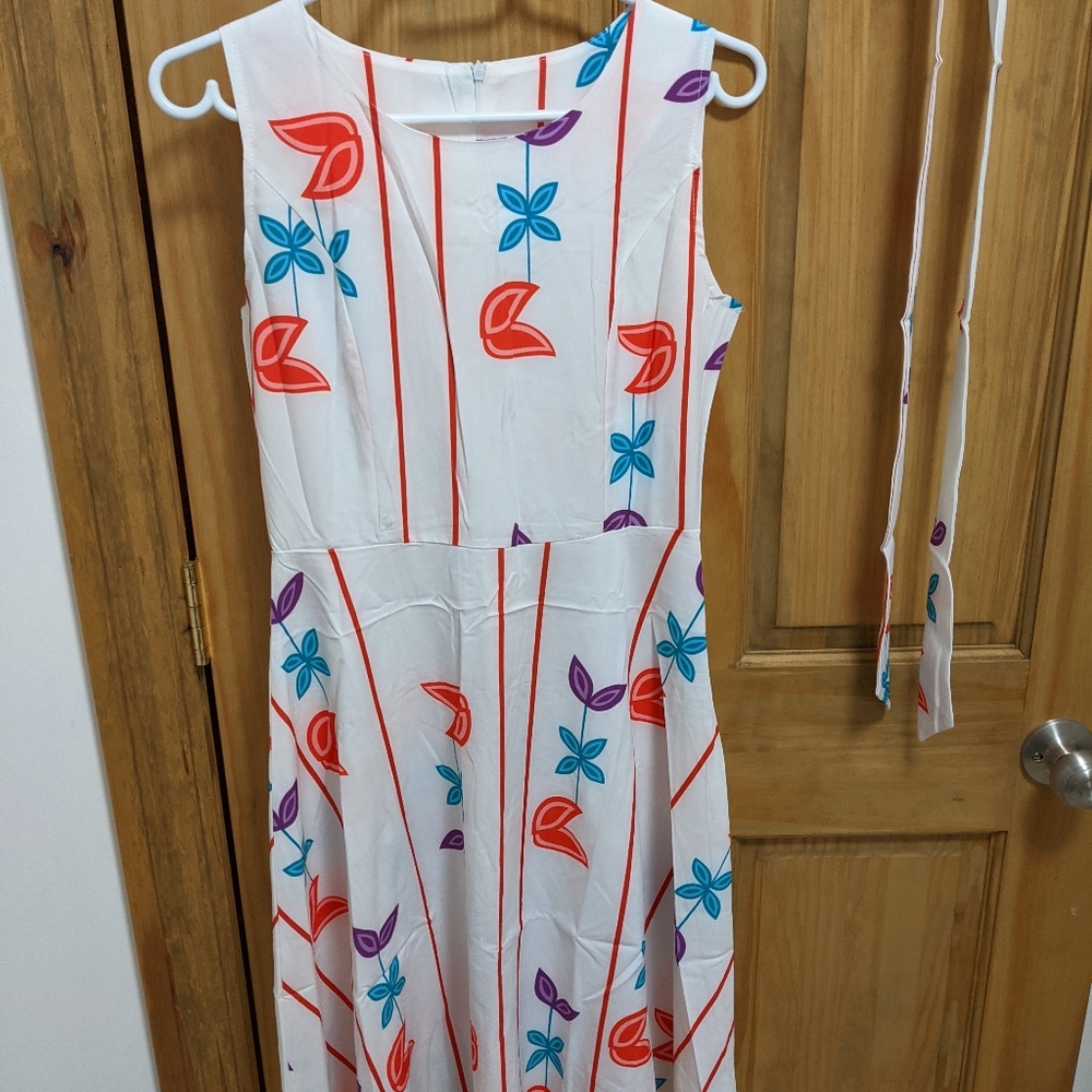 Zapaka Retro Inspired but brand new and adorable 🥰  tulip Sun dress